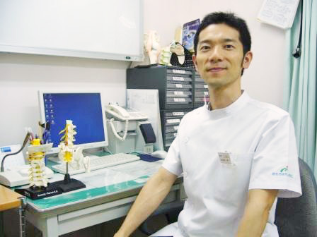 牧港クリニック「集学的痛み治療センター」　非常勤医師　加治佐　淳一