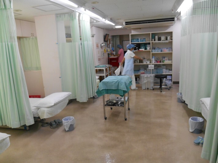 牧港クリニック「集学的痛み治療センター」処置室