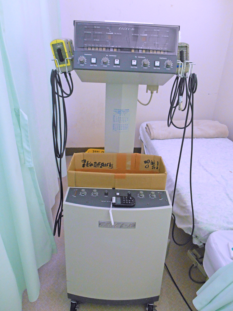 牧港クリニック「集学的痛み治療センター」キセノンレーザー