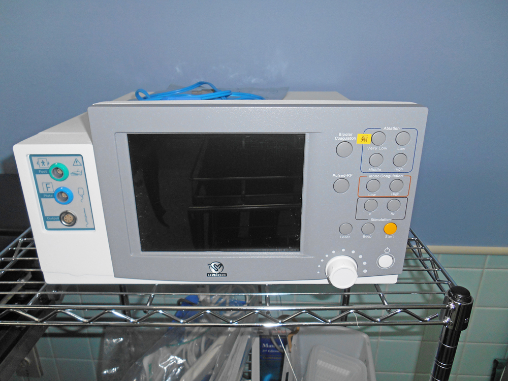 牧港クリニック「集学的痛み治療センター」椎間板減圧術用 プラズマ発生装置